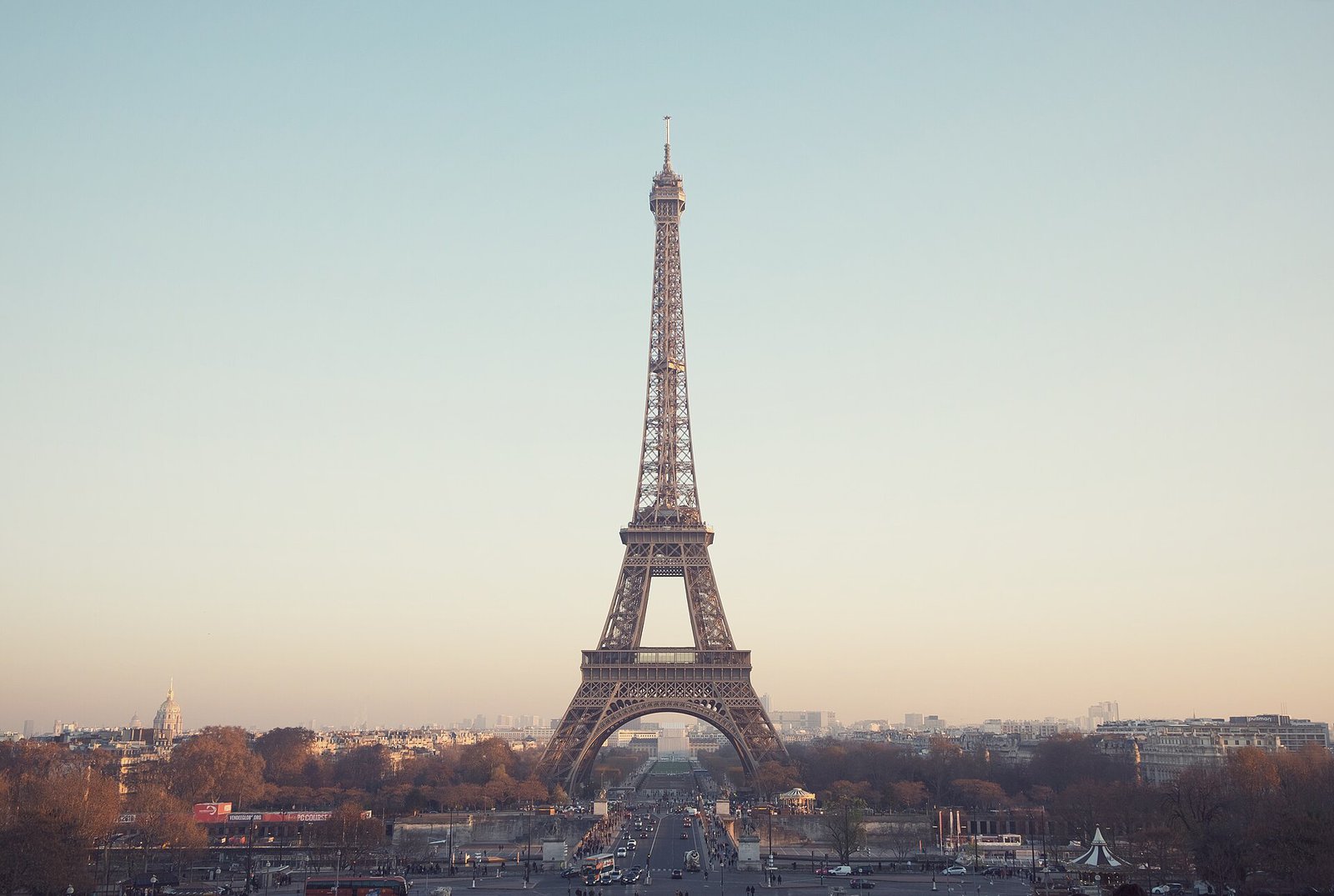 Autumn Photoshoot in Paris: October Light & Colour (2026)