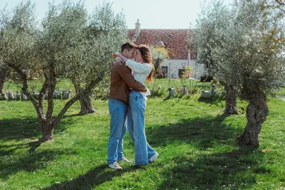 Couples photoshoot in Saint-Émilion by Anais K