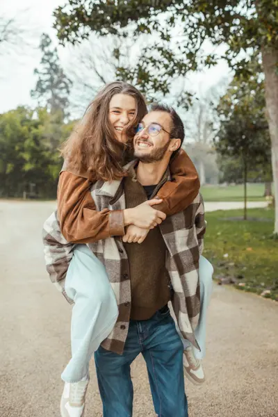 Couples photoshoot in Bordeaux by Anais K