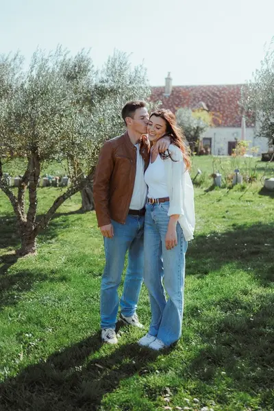 Couples photoshoot in Saint-Émilion by Anais K