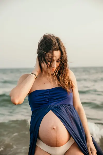Maternity photoshoot in Arles by Audrey C