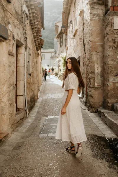 Solo Portrait photoshoot in Arles by Audrey C