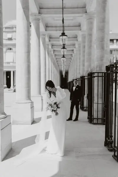 Elopement photoshoot in Paris by Aurélie B