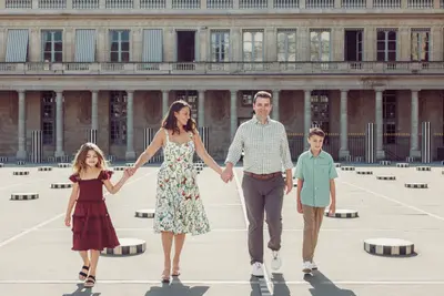 Family photoshoot in Paris by Natalia D