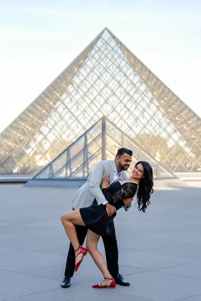 Couples photoshoot in Paris by Alexandre I