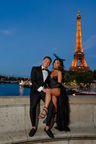 Honeymoon photoshoot in Paris by Alexandre I