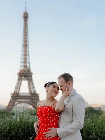 Engagement photoshoot in Paris by Alexandre I