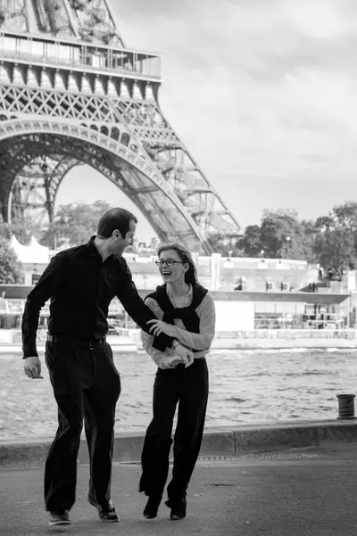 Couples photoshoot in Paris by Amandine A