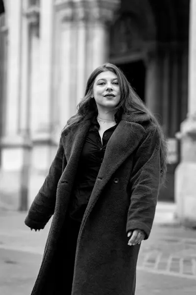 Solo Portrait photoshoot in Paris by Amandine A