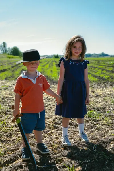 Family photoshoot in Bordeaux by Emma S