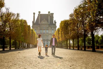Family photoshoot in Paris by Joseph J