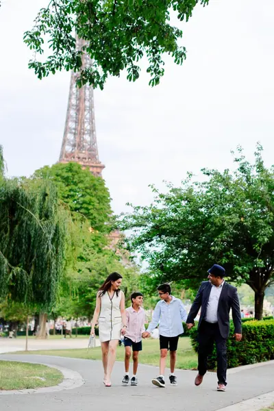 Family photoshoot in Paris by Joseph J