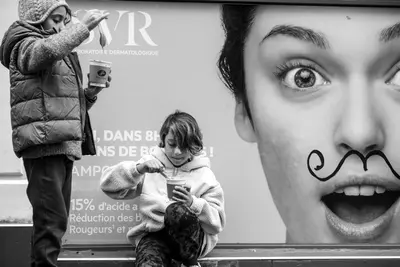 Family photoshoot in Paris by Joseph J