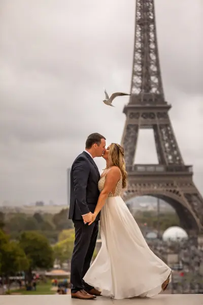 Elopement photoshoot in Paris by Joseph J