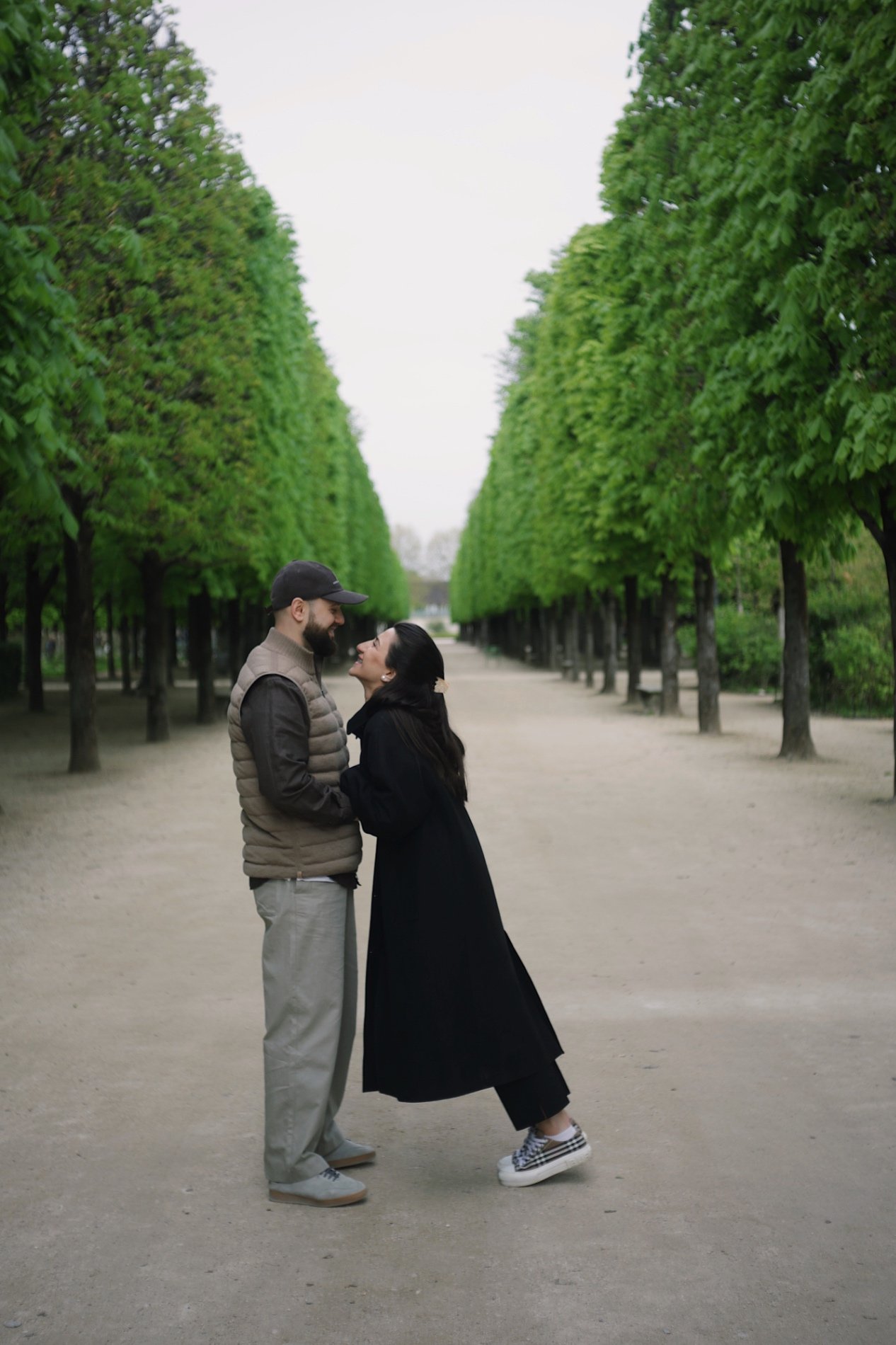 Was anziehen beim Fotoshooting in Paris? Der Guide für 2026 — photo by Katerina P.