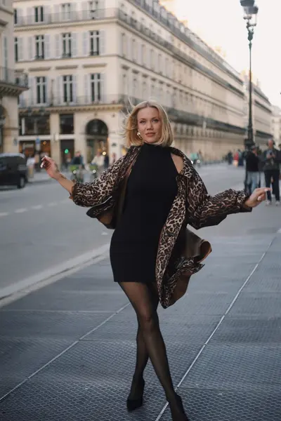 Solo Portrait photoshoot in Paris by Katerina P
