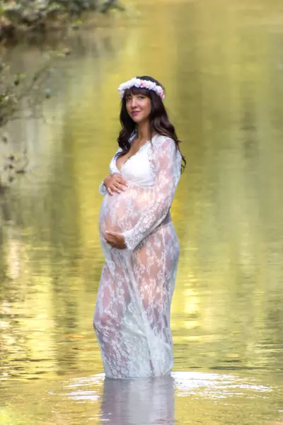 Maternity photoshoot in Aix-en-Provence by Robin G