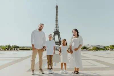 Family photoshoot in Paris by Anna D