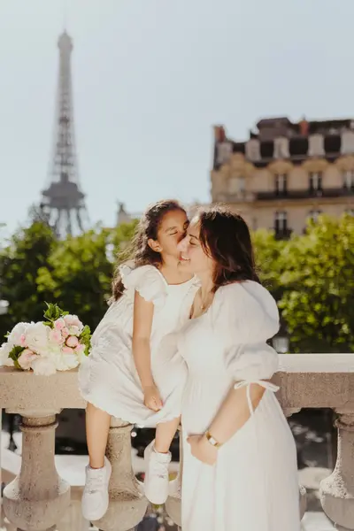 Family photoshoot in Paris by Anna D