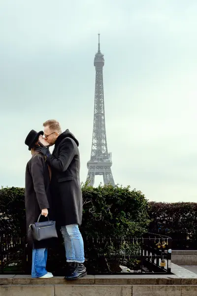 Couples photoshoot in Paris by Anna D
