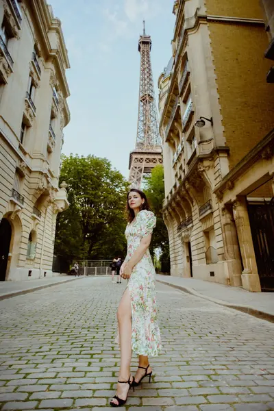 Solo Portrait photoshoot in Paris by Anna D