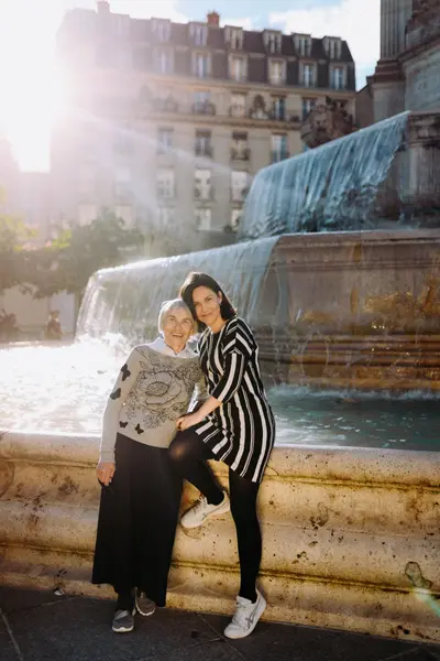 Family photoshoot in Paris by Anna D