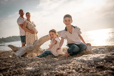 Family photoshoot in the French Basque Country by Margaux C