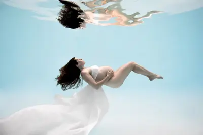 Maternity photoshoot in the French Basque Country by Margaux C